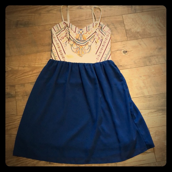 Adorable Dress with BOHO type detail - Picture 1 of 4